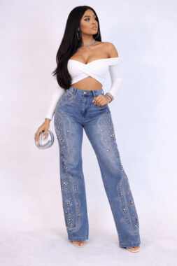 Main Character Rhinestone Jeans – Medium Wash